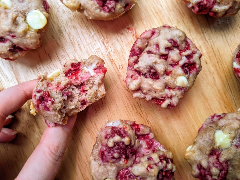 easy and healthy raspberry and white chocolate muffins